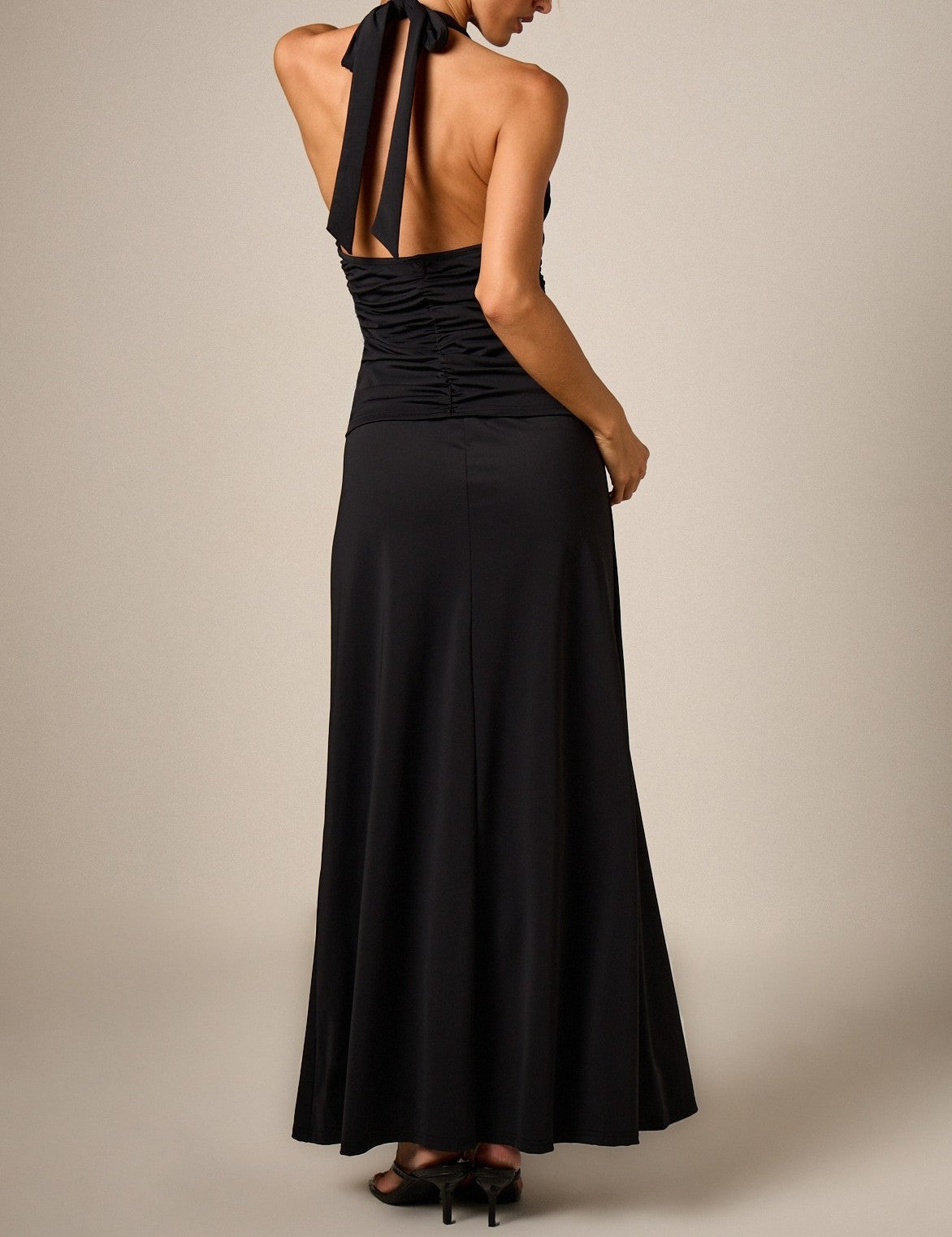 Kontrast-Korset-Halter-Neck-Maxi-Bluse mit tiefem V-Design, Rückschnitt, offener Rückseite, Schnall-Detail, Abendformalkleid